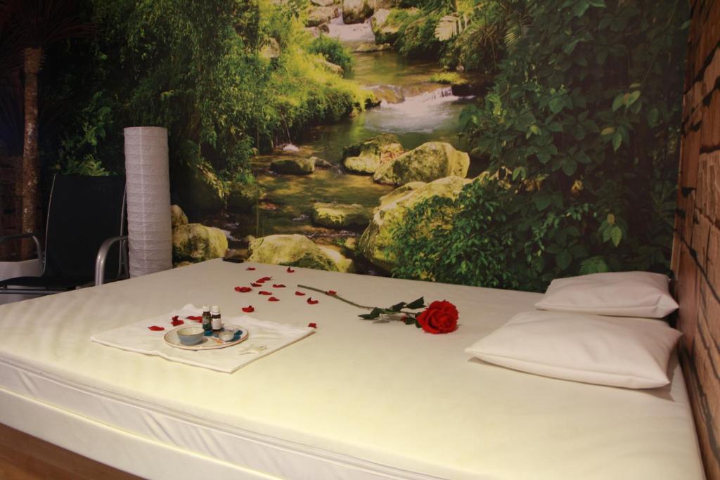Postel nebo postele na pokoji v ubytování Relax hotel Valaška