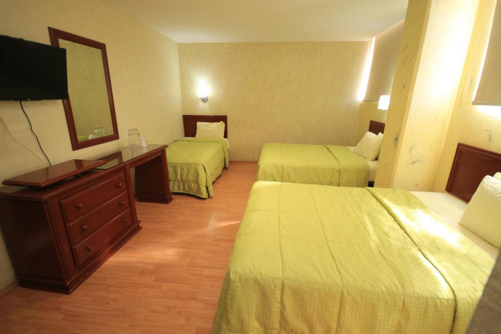 Postel nebo postele na pokoji v ubytování Hotel Enterprise Inn Plaza