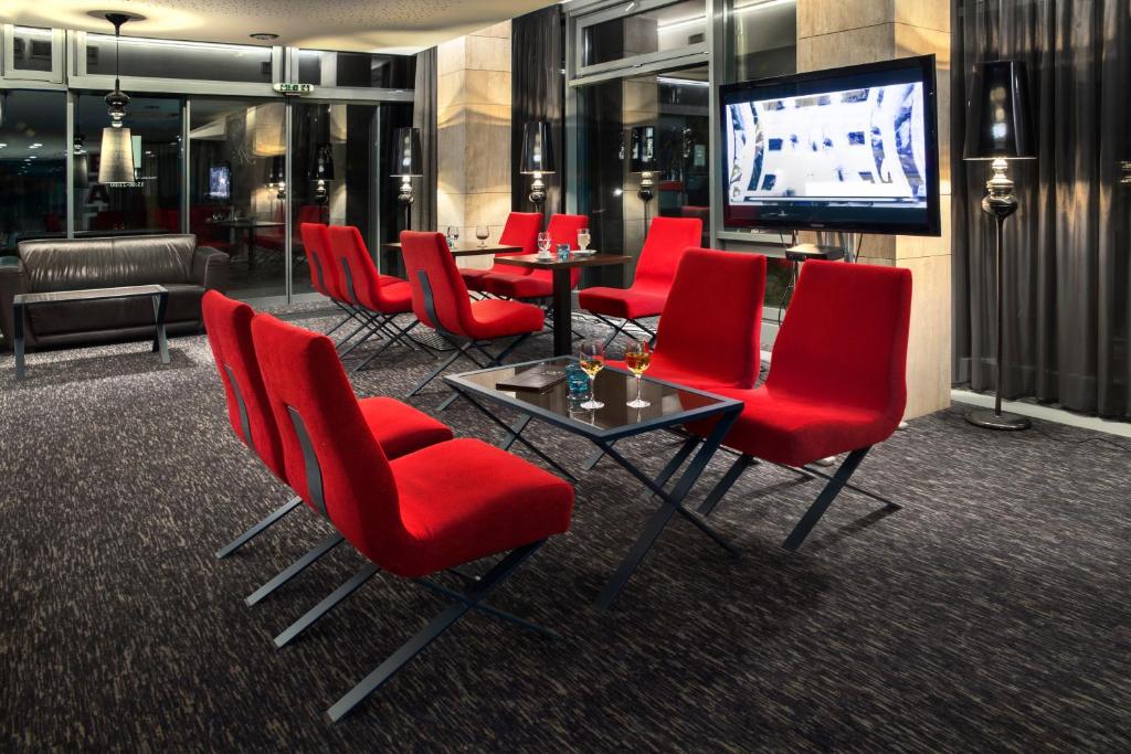 TV a/nebo společenská místnost v ubytování Rubin Wellness & Conference Hotel