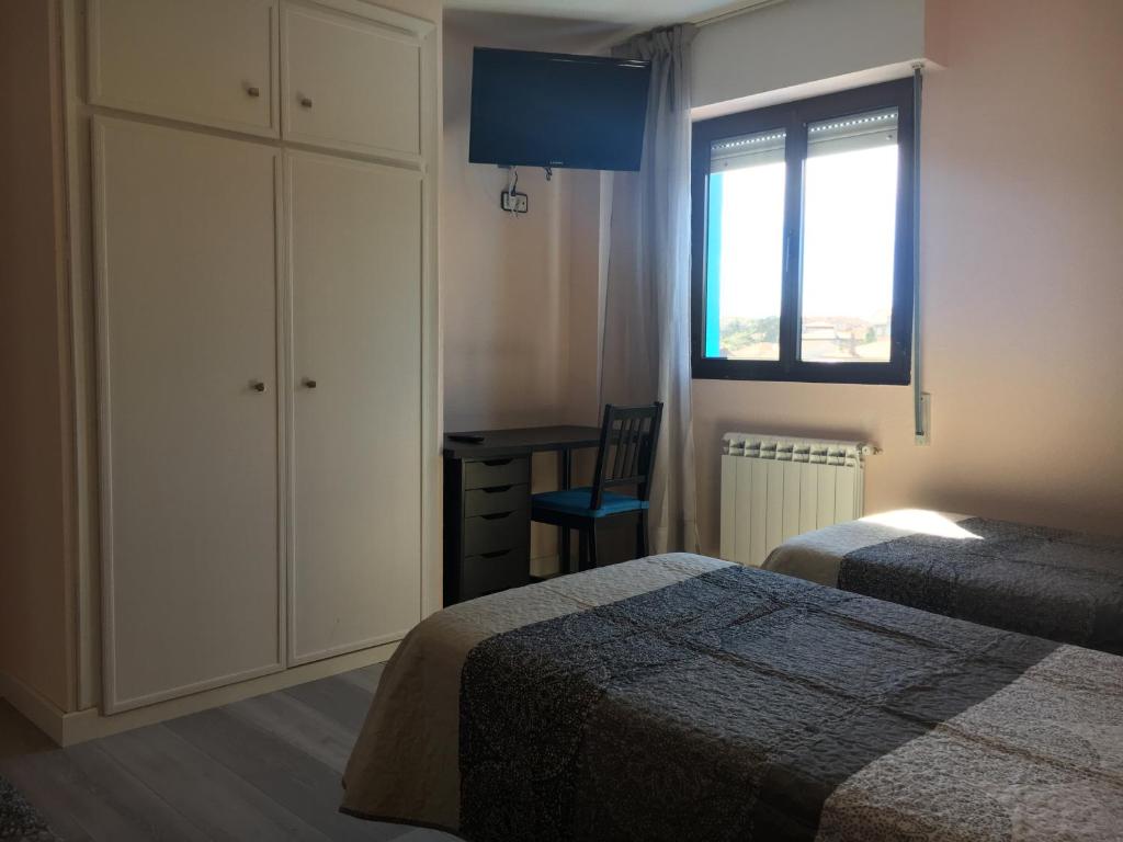 A bed or beds in a room at Hotel Azcona