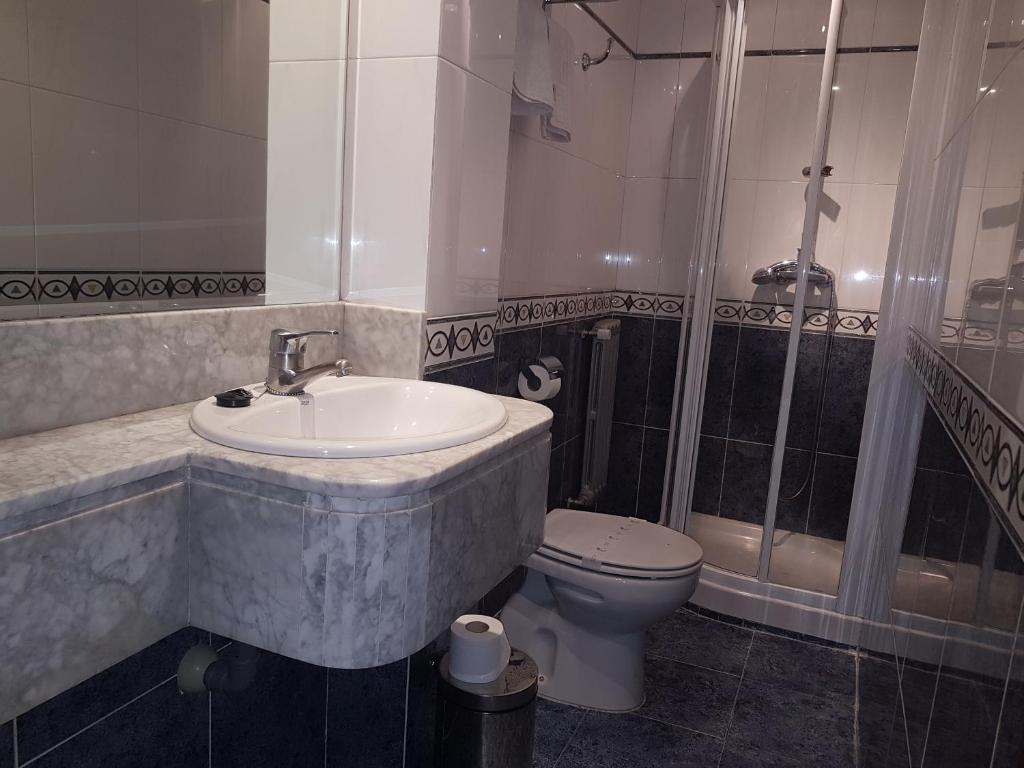 Koupelna v ubytování Hotel Castellano I