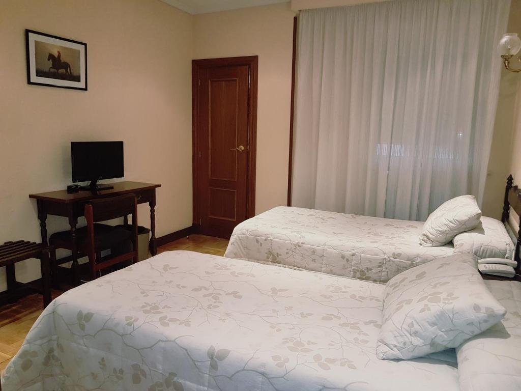 Postel nebo postele na pokoji v ubytování Hotel Castellano I