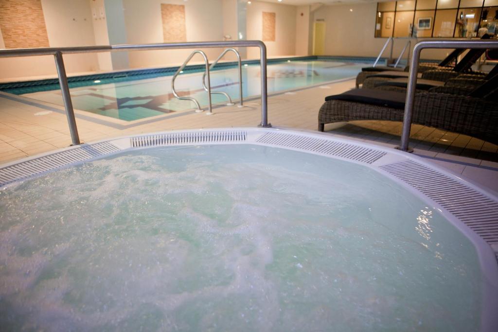 Bazén v ubytování Carrickdale Hotel & Spa nebo v jeho okolí