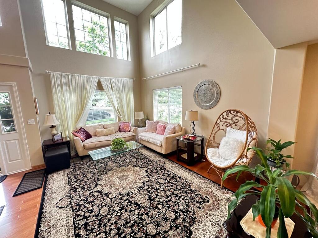 4 bedrooms 3 bath basement, Aurora (updated prices 2027)