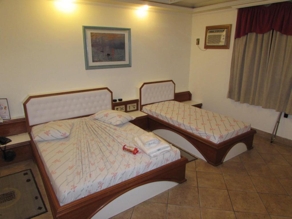  Pleasant Place Hotel