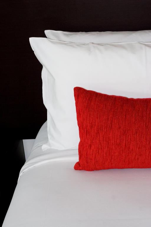 Postel nebo postele na pokoji v ubytování Emerald Central Hotel Official