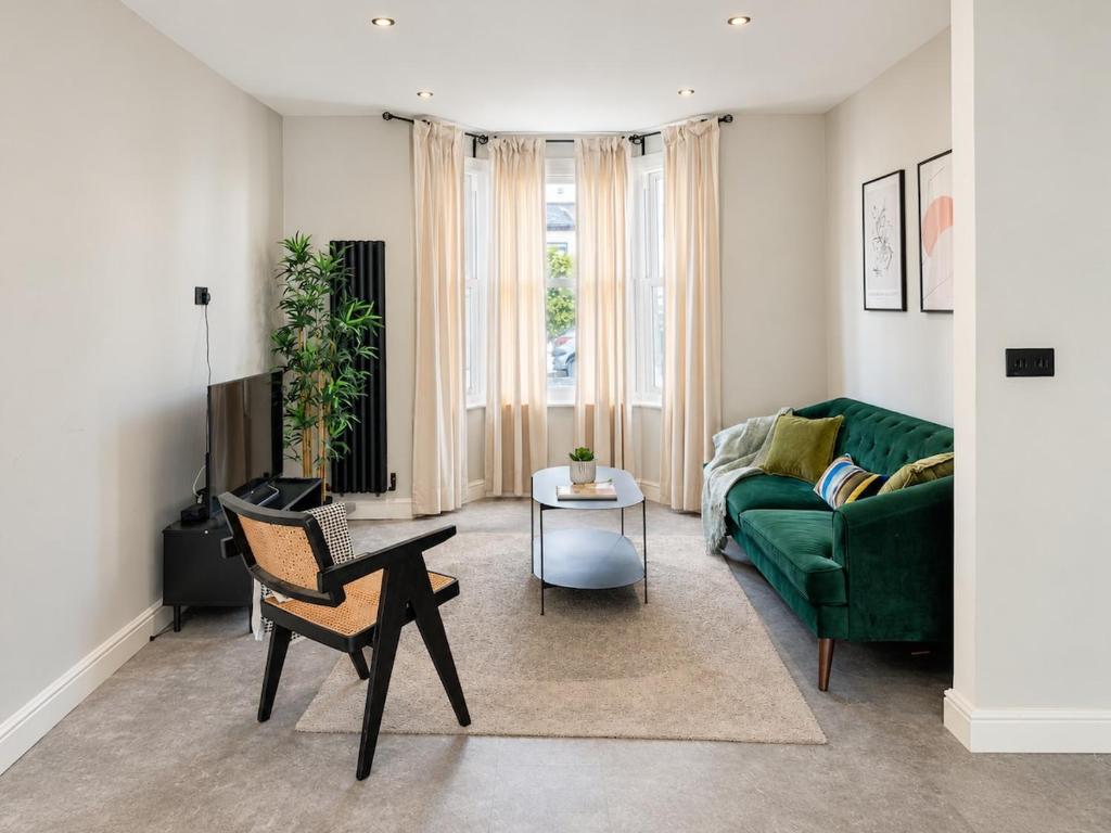 Spacious 4-Bedroom London Home Work Stay &Explore, London (updated ...