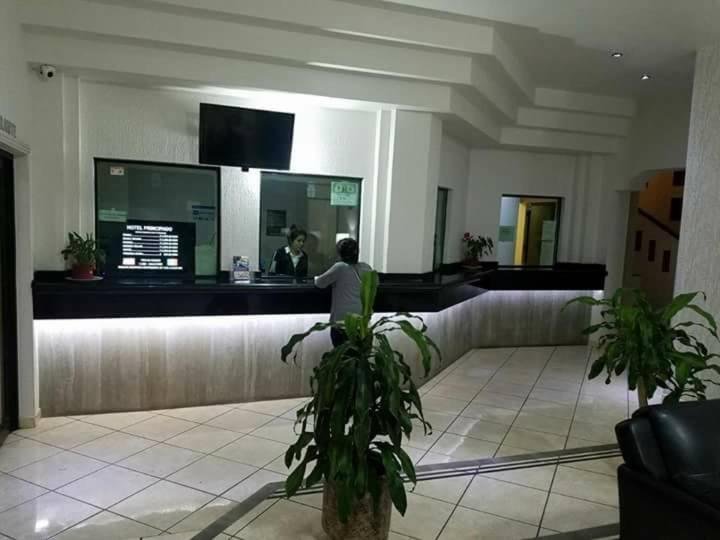 TV a/nebo společenská místnost v ubytování Hotel Principado Tijuana Aeropuerto