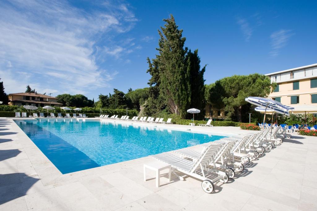 Bazén v ubytování Hotel Club Lacona nebo v jeho okolí