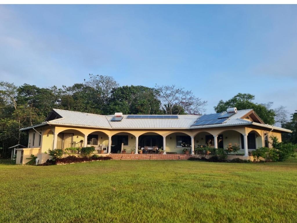 Farmer Homes Rocks Farmhouse, Maya Mtn Foothills View, 5 mins Pineridge, San Antonio ...