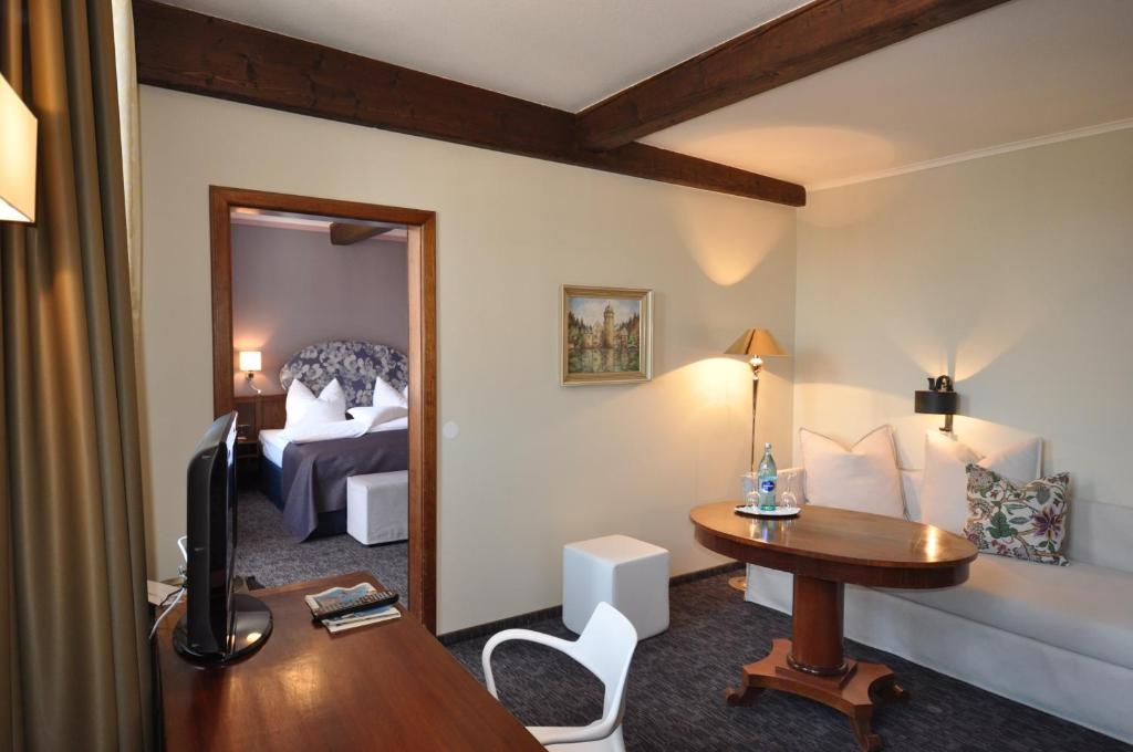 Postel nebo postele na pokoji v ubytování Hotel Schmuckkästchen