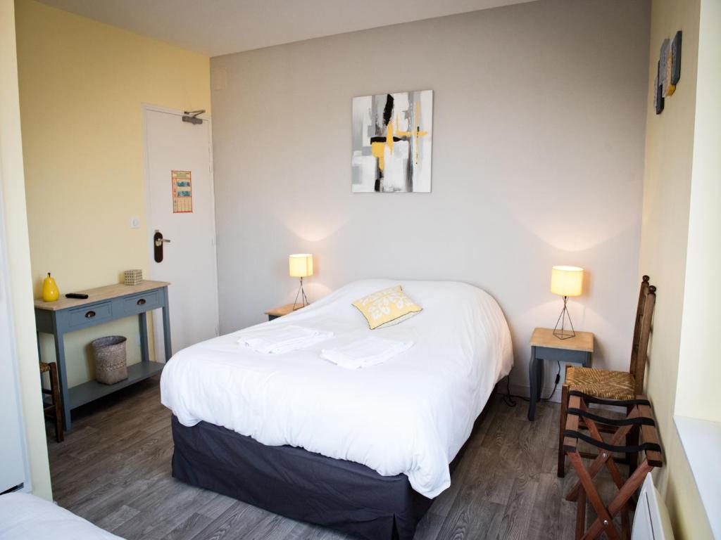Logis Hotel Restaurant Le Relais Fleuri - Chambre Triple Basique