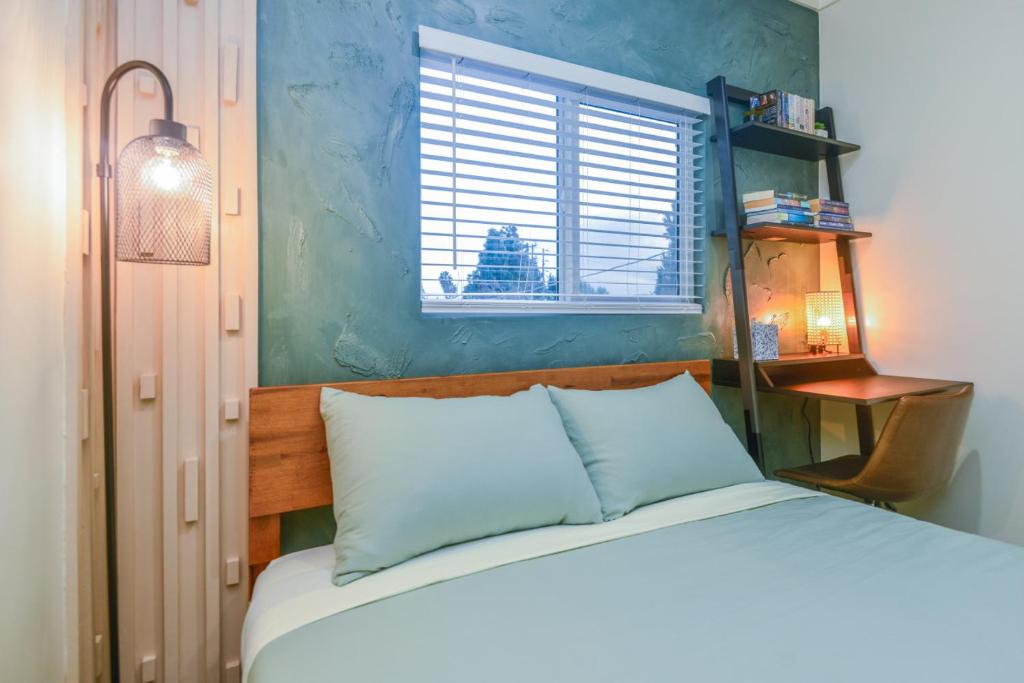 East Hollywood Cozy Room Close to Everyday Stops - HFB5, Los Angeles ...