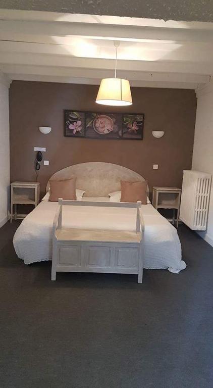 Postel nebo postele na pokoji v ubytování Le Petit Manoir Logis