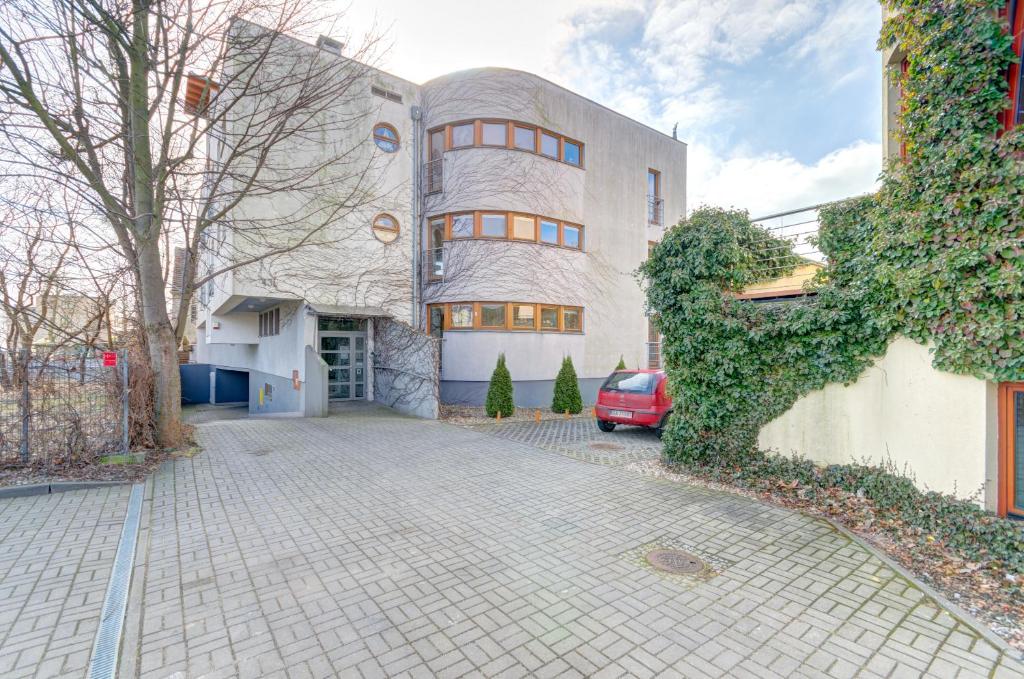 Budova, v ktorej sa apartmán nachádza