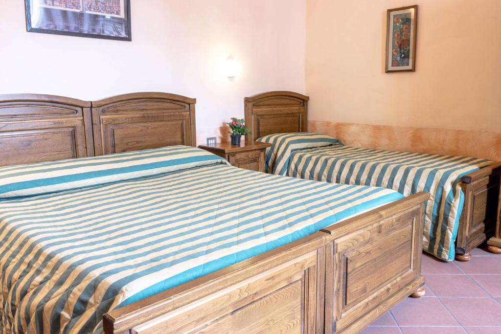 Postel nebo postele na pokoji v ubytování Hotel Monica