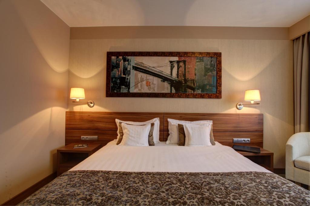 Postel nebo postele na pokoji v ubytování Haston City Hotel