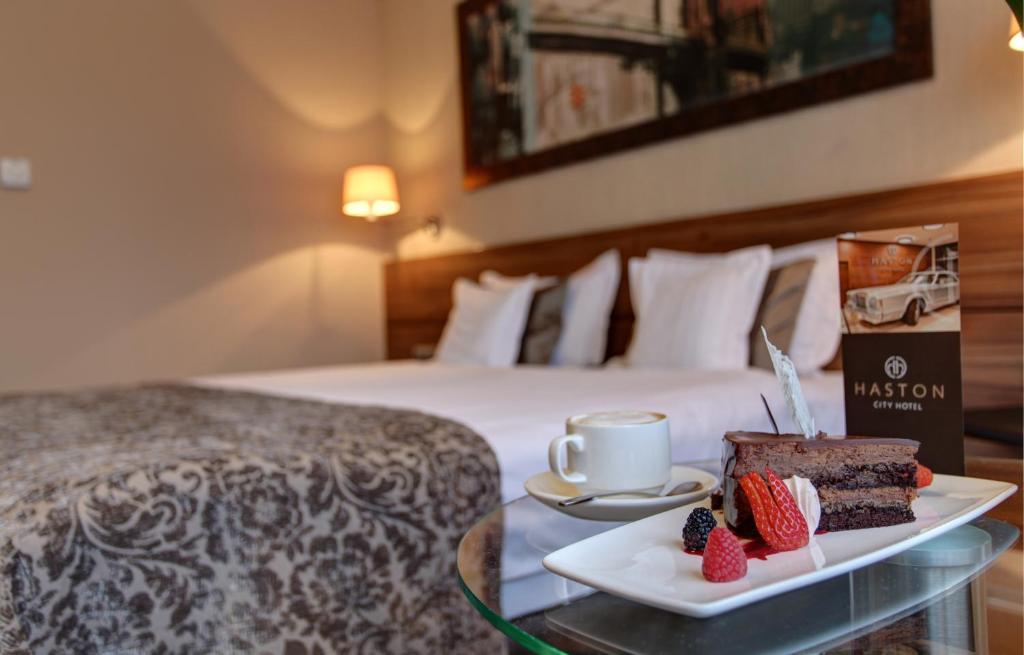 Postel nebo postele na pokoji v ubytování Haston City Hotel