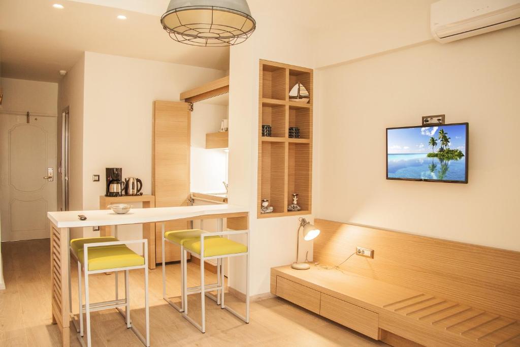 Hotel Christina - 11