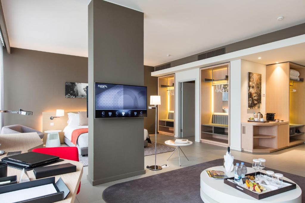 TV a/nebo společenská místnost v ubytování Noom Hotel Conakry