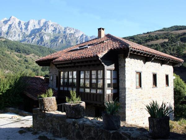 Albergue Turístico Valdebaró, Camaleño, Spain - Booking.com