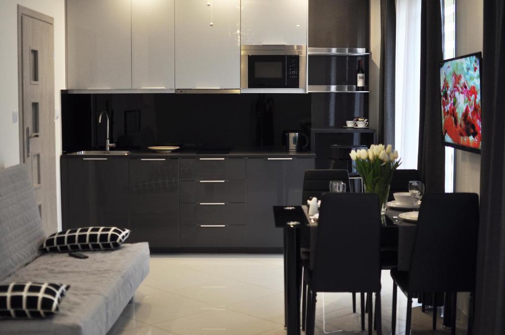 Kuchyňa alebo kuchynka v ubytovaní MOKO Apartment parking w cenie