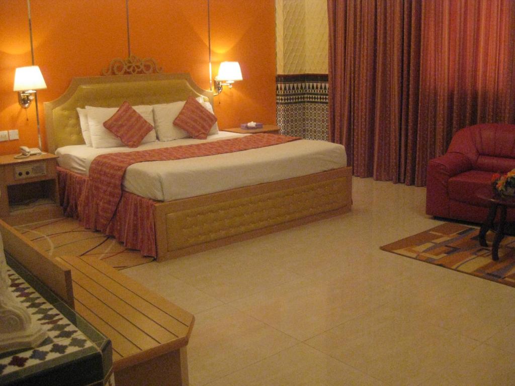 Postel nebo postele na pokoji v ubytování Bowshar International Hotel