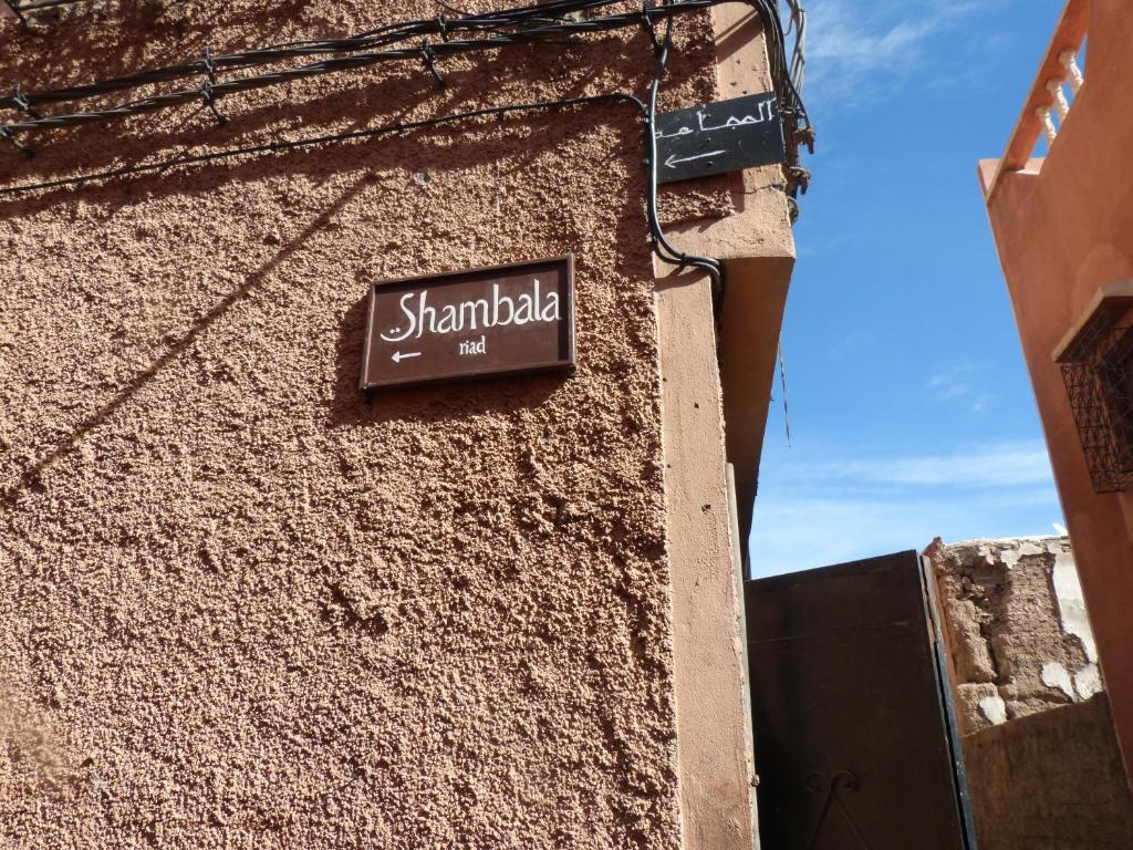 Certifikát, hodnocení, plakát nebo jiný dokument vystavený v ubytování Riad Shambala
