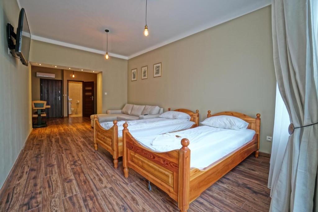Posteľ alebo postele v izbe v ubytovaní Apartamenty Grodzka 8
