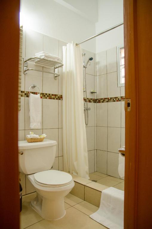 Koupelna v ubytování Alicia's Inn