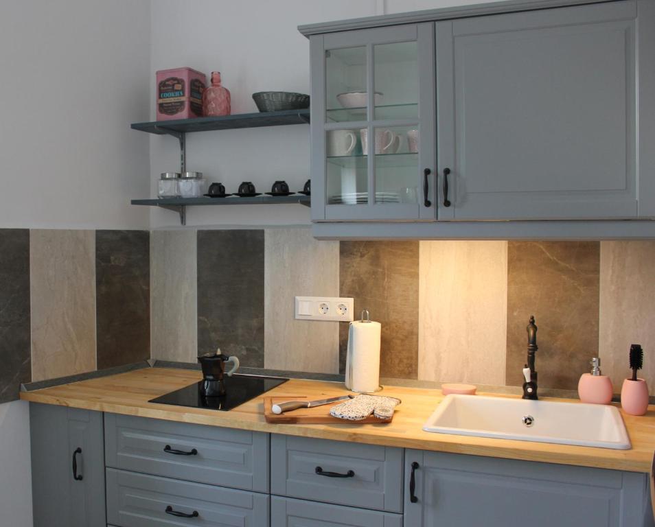 Kuchyňa alebo kuchynka v ubytovaní Óváros Apartman