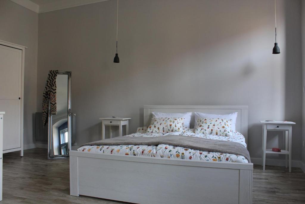 Posteľ alebo postele v izbe v ubytovaní Óváros Apartman