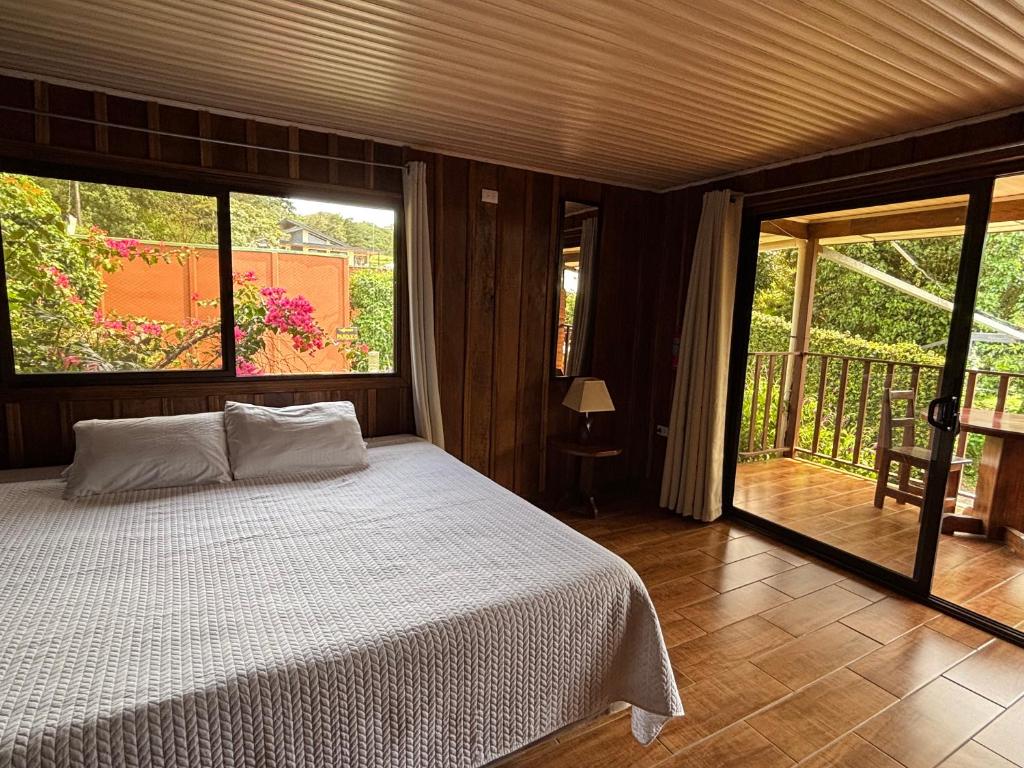 Hummingbird Loft Monteverde AC Private Balcony, Monteverde Costa Rica ...