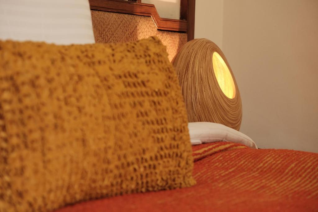 Postel nebo postele na pokoji v ubytování Thikana Delhi ( Boutique B&B)