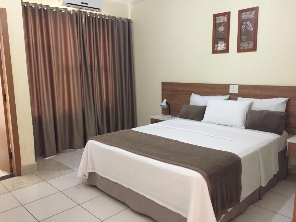  Silver Lis Hotel