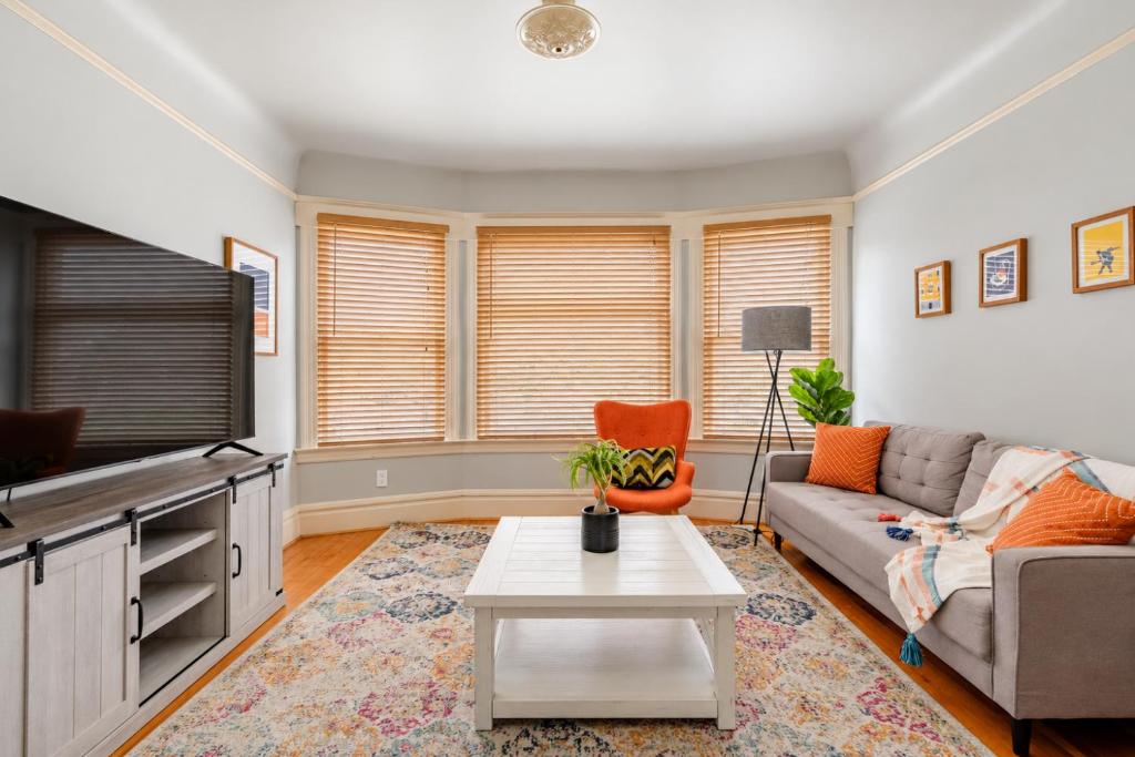 1906 Craftsman • 5 Queen Beds • Sleeps 10, Portland (updated prices 2027)