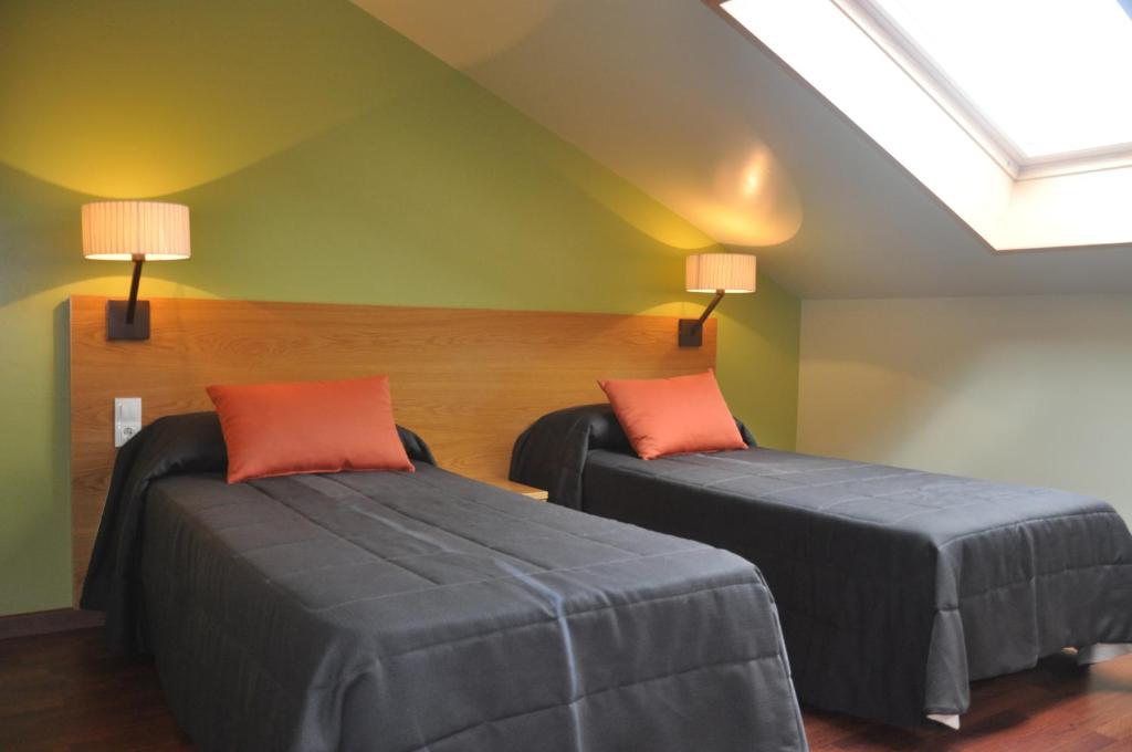 Postel nebo postele na pokoji v ubytování Apartaments Turístics Puigcerdà - La Closa
