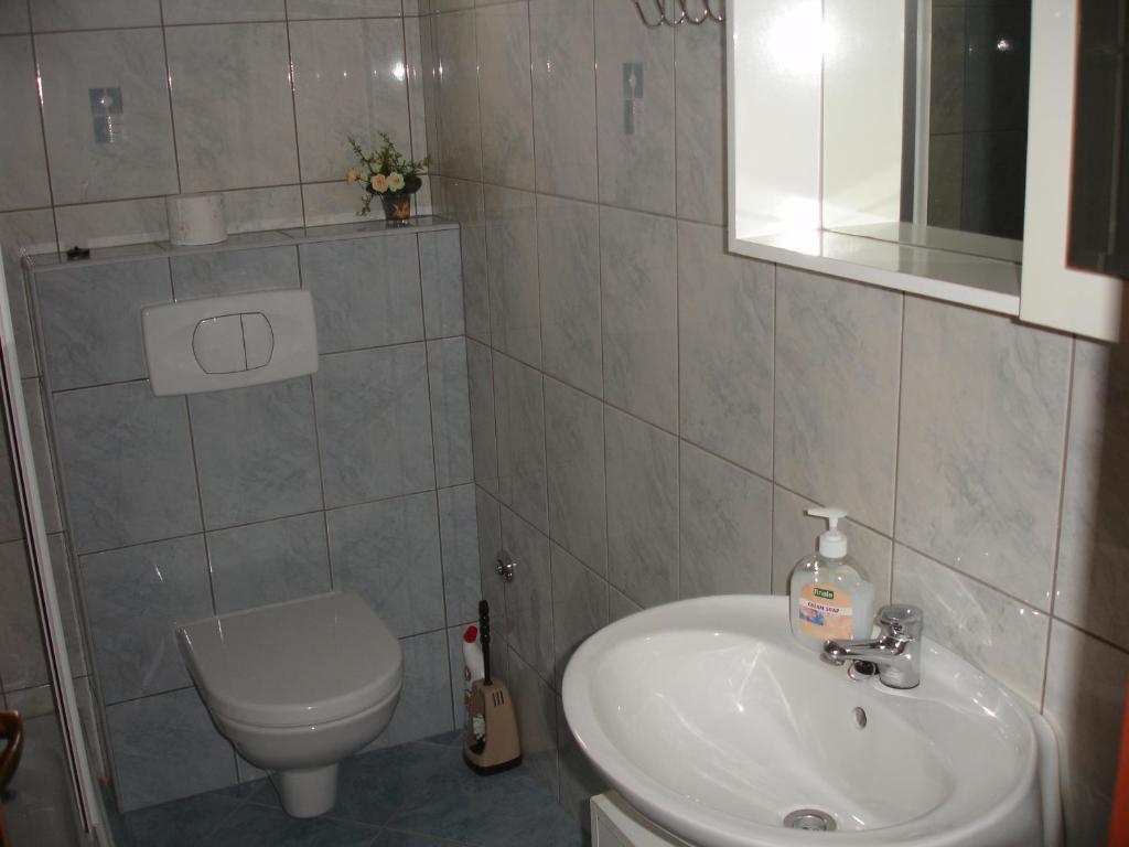 Kúpeľňa v ubytovaní Apartmani Dokoza