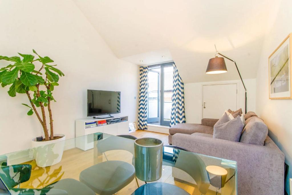 Nest Flat in Heart of central Islington, London (updated prices 2027)