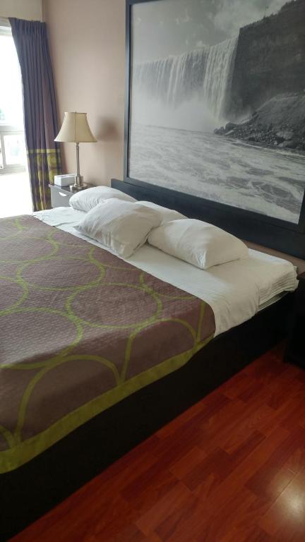 Super 8 by Wyndham Cambridge/Kitchener/Waterloo Area - 
