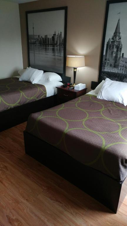 Super 8 by Wyndham Cambridge/Kitchener/Waterloo Area - 