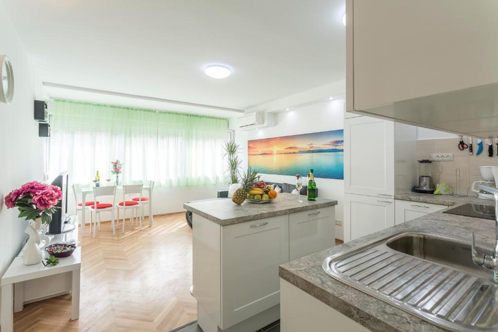 Kuchyň nebo kuchyňský kout v ubytování Apartment Petro Oldtown