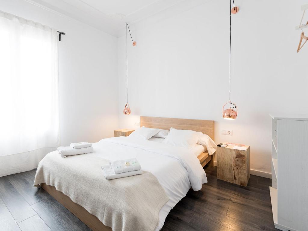 A bed or beds in a room at Bruc & Bruc