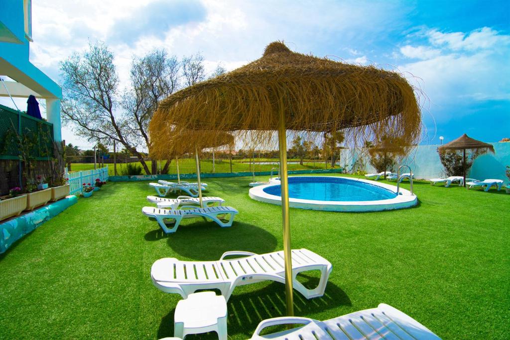 Bazén v ubytovaní Roquetas Beach and Playa Serena Golf Village alebo v jeho blízkosti