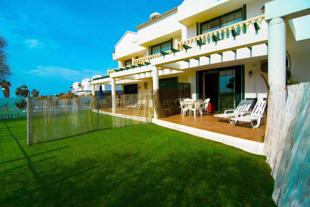 Vonkajšia záhrada v ubytovaní Roquetas Beach and Playa Serena Golf Village