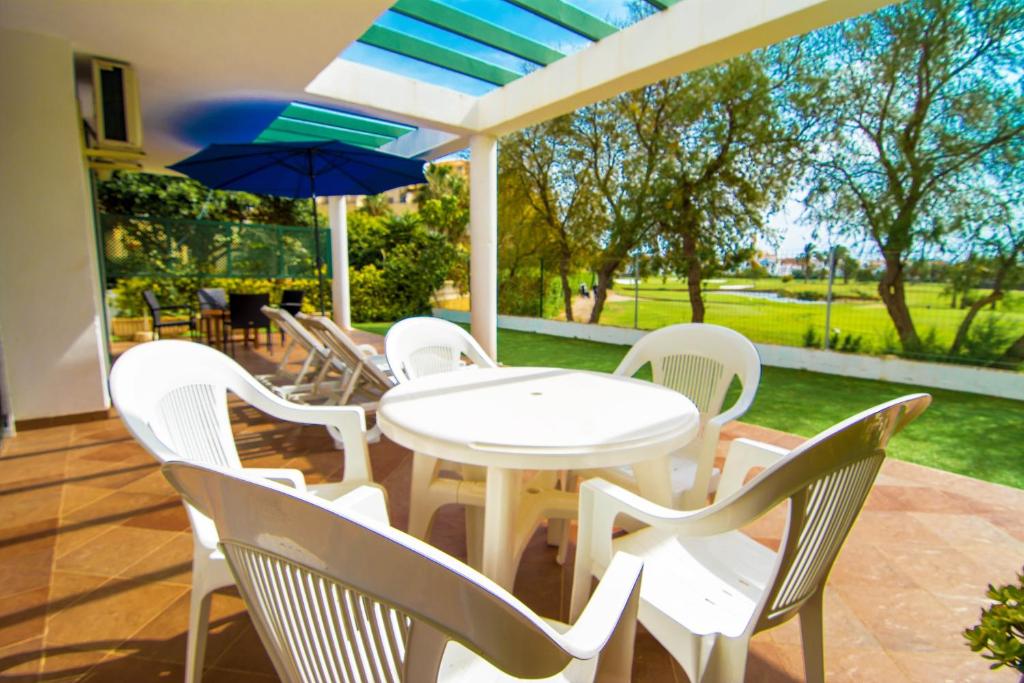 Vonkajšia záhrada v ubytovaní Roquetas Beach and Playa Serena Golf Village