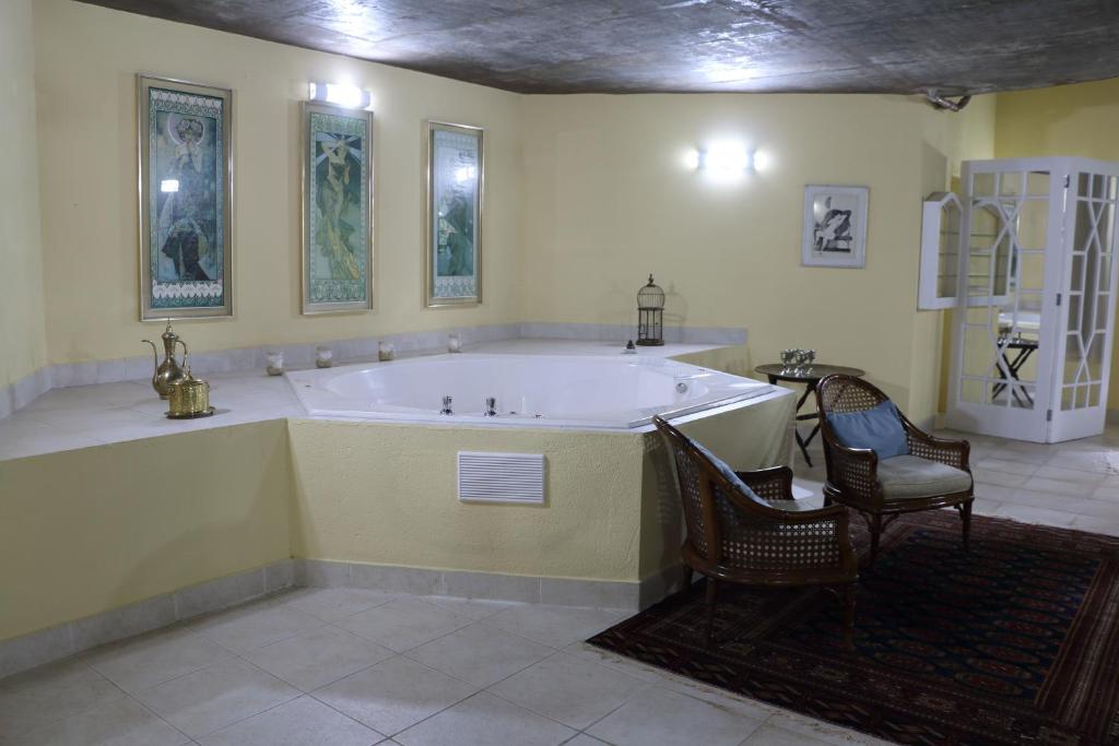  Villa Serena Bed & Breakfast
