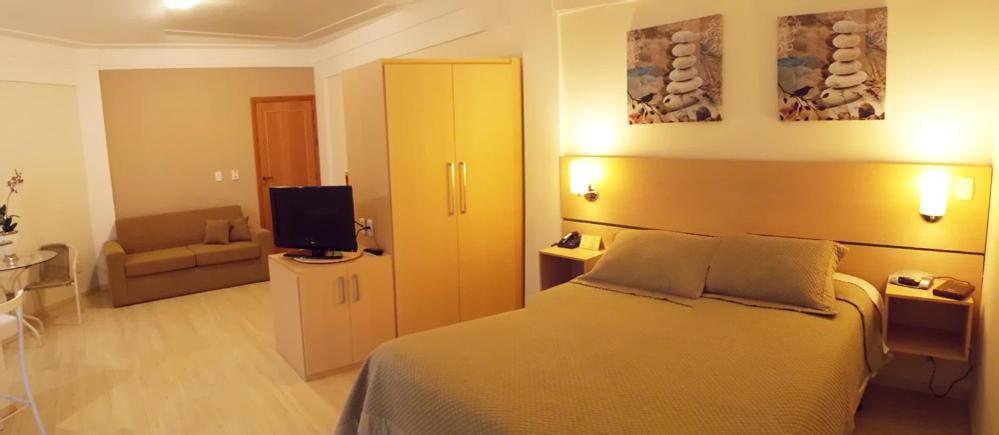 Postel nebo postele na pokoji v ubytování Itajubá Flat Hotel