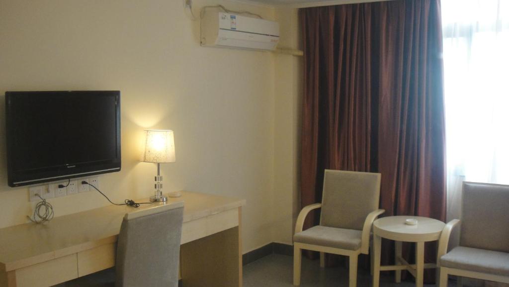 TV a/nebo společenská místnost v ubytování Guang Dong Hotel