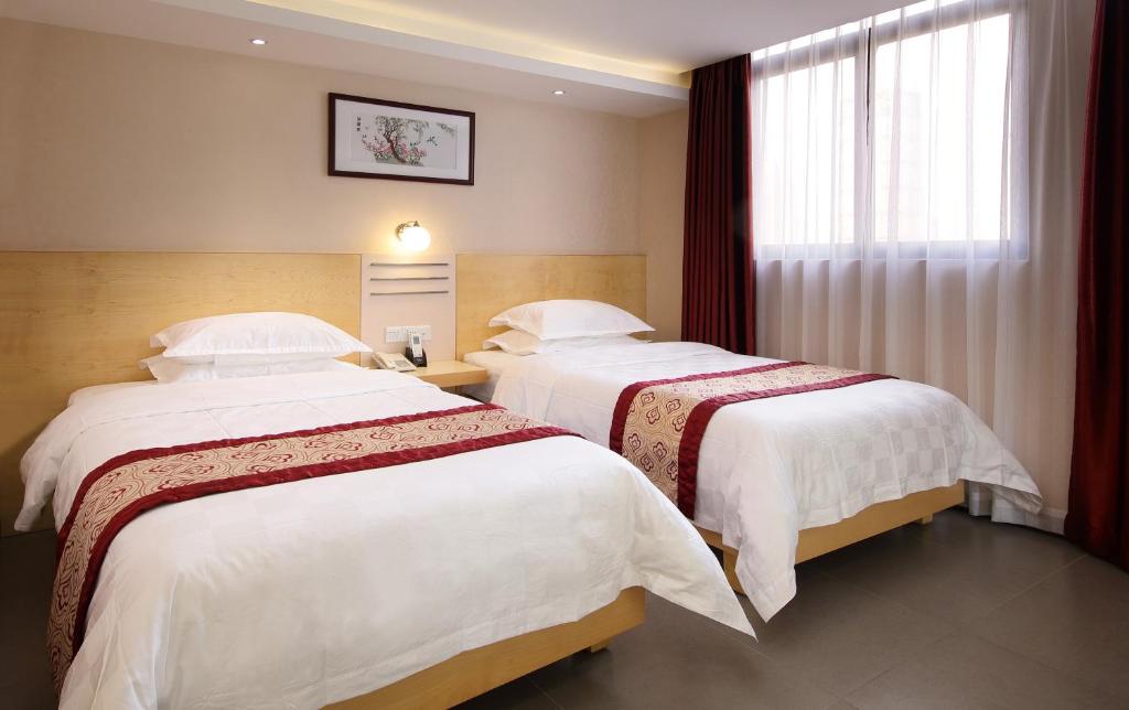 Postel nebo postele na pokoji v ubytování Guang Dong Hotel